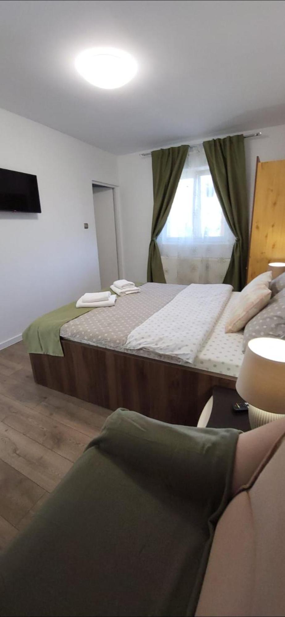 Hotel Huesca House Turda Esterno foto