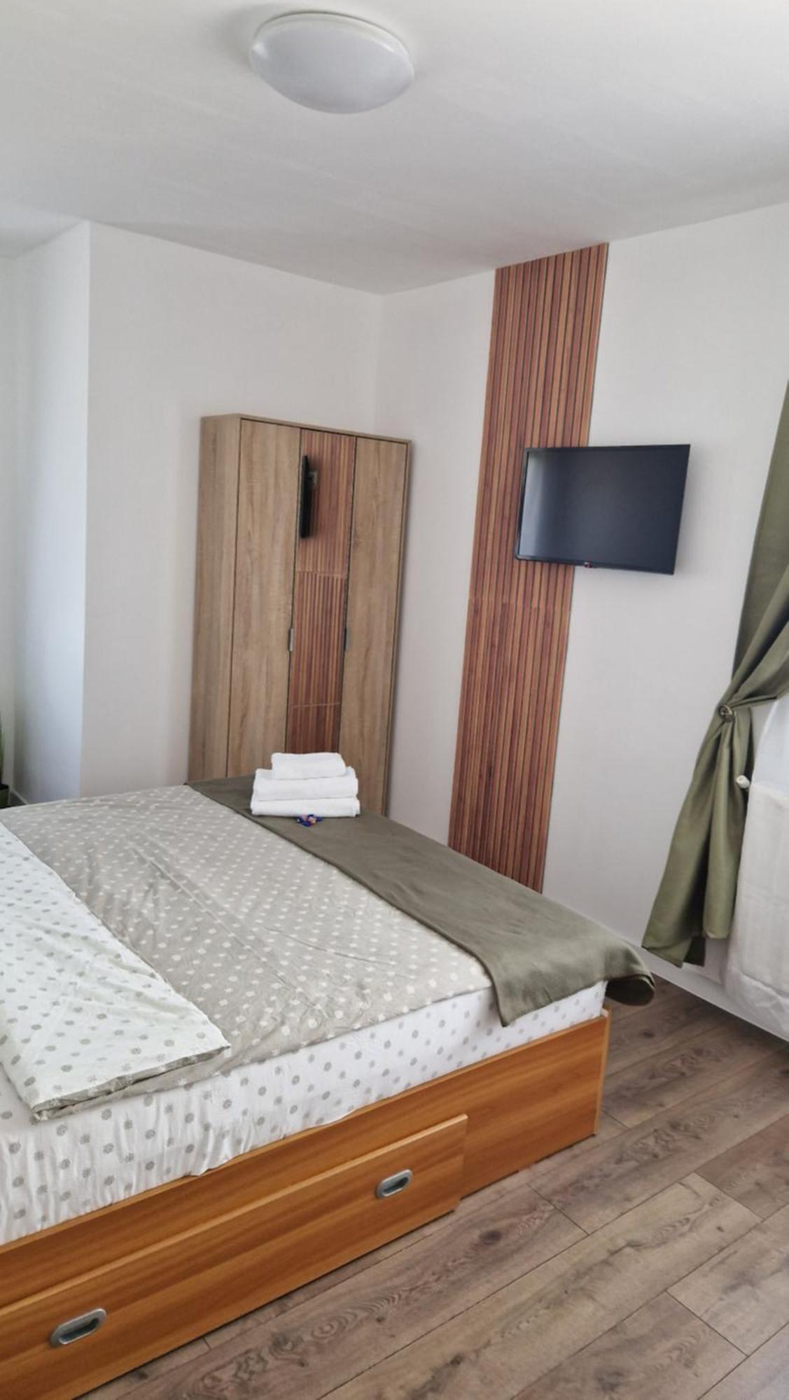Hotel Huesca House Turda Esterno foto